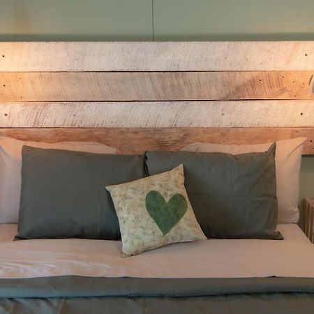 The Green Heart Inn Kingsville Екстериор снимка